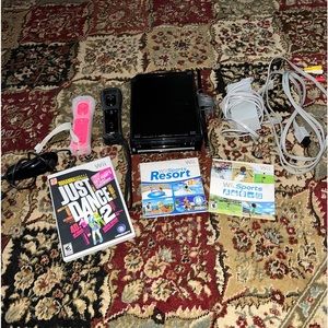 Nintendo WII Game Console with Accessories